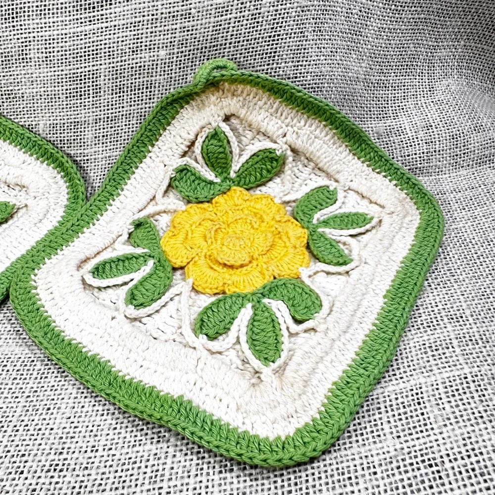 Vintage Handmade Crochet Potholder Set of 2 Yellow Rose Granny Square Green Trim